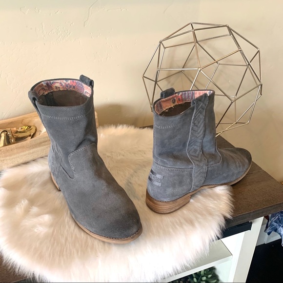 Toms Shoes - Toms suede Aztec Laurel boots
